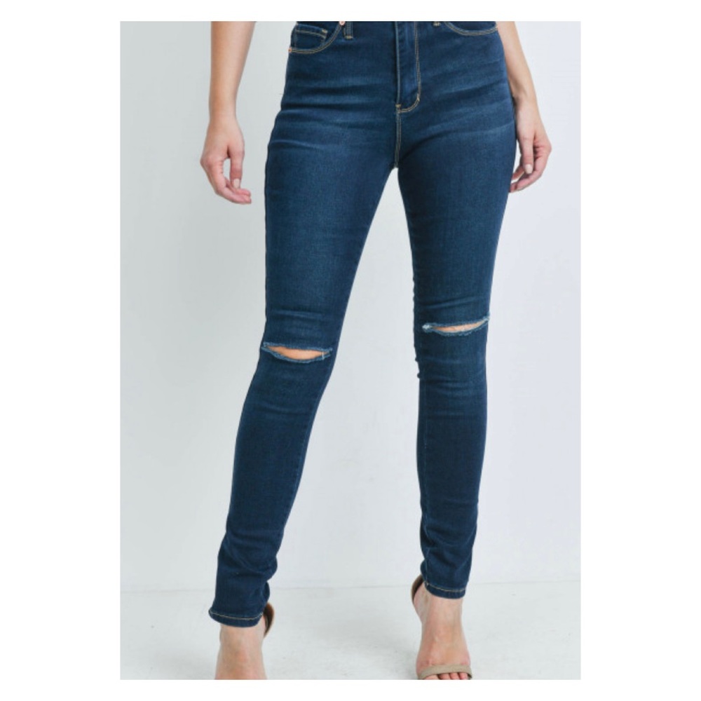 DENIM 4  US. JUNIORS SKINNY JEANS NWT
